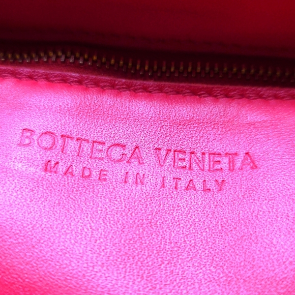 Bottega Veneta Woven Red Cassette Crossbody Bag - Picture 6 of 9